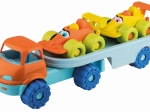 Fröhliche Autos auf einem Anhänger - Rennwagen
