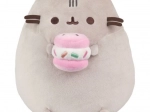 Plüschkatze Pusheen mit Macaron 24 cm
