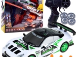 RC-Driftauto 1:24 mit Fernsteuerung und Pylonen