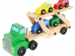 Holzlastwagen mit Autos