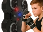 Trainings-Boxsack an der Wand mit LED-Lichtern und USB-Anschluss