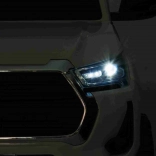 Elektrisches Kinderauto TOYOTA Hilux 4x4 mit Fernbedienung, weiß, 2 Gepäckfächer