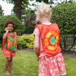 Outdoor-Fangspiel mit Klettwesten