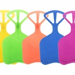 Plastikschlitten für eine Person im Schnee