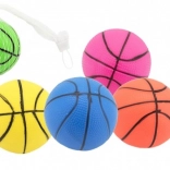 Gummierter Basketball-Mini-Ball 8,5 cm – Farbmix im Netz