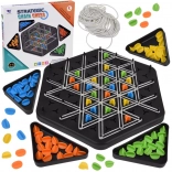 Strategisches Spiel Kettenschach – besetze Dreiecke