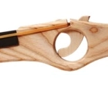 Holzflinte – großes natürliches Spielzeug für kleine Cowboys