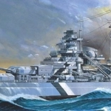 Plastikmodell des Schlachtschiffs Tirpitz 1:800