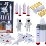 Set aus Kosmonautenfiguren und Raketen