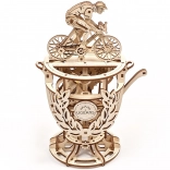 Holzige mechanische 3D‑Puzzle UGEARS Radfahrer – Pokal mit beweglichem Mechanismus
