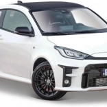 Modell Toyota Yaris 2021 weiß 1/24