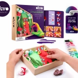 OKTO Modellieren – Kleine Welt im Rahmen Wichtel 21 × 21 cm